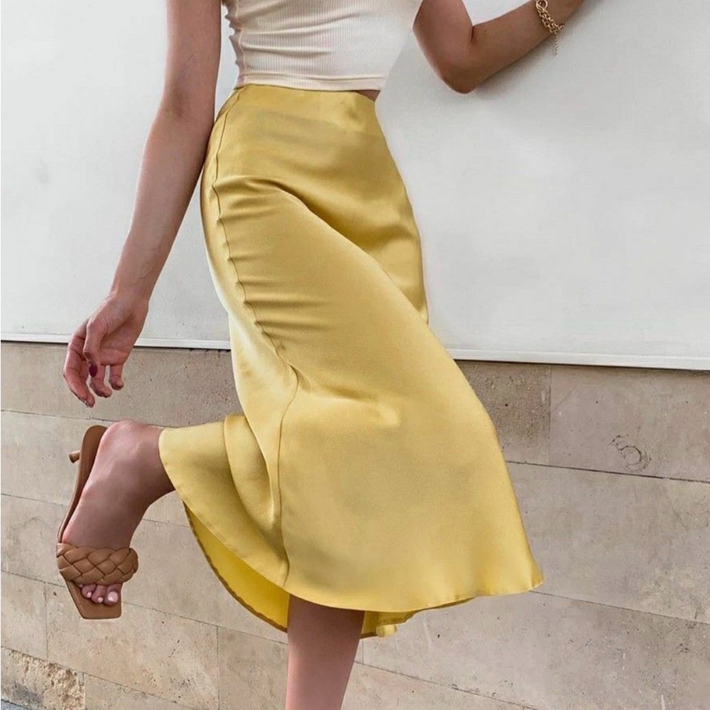 Chic Yellow Midi Skirt